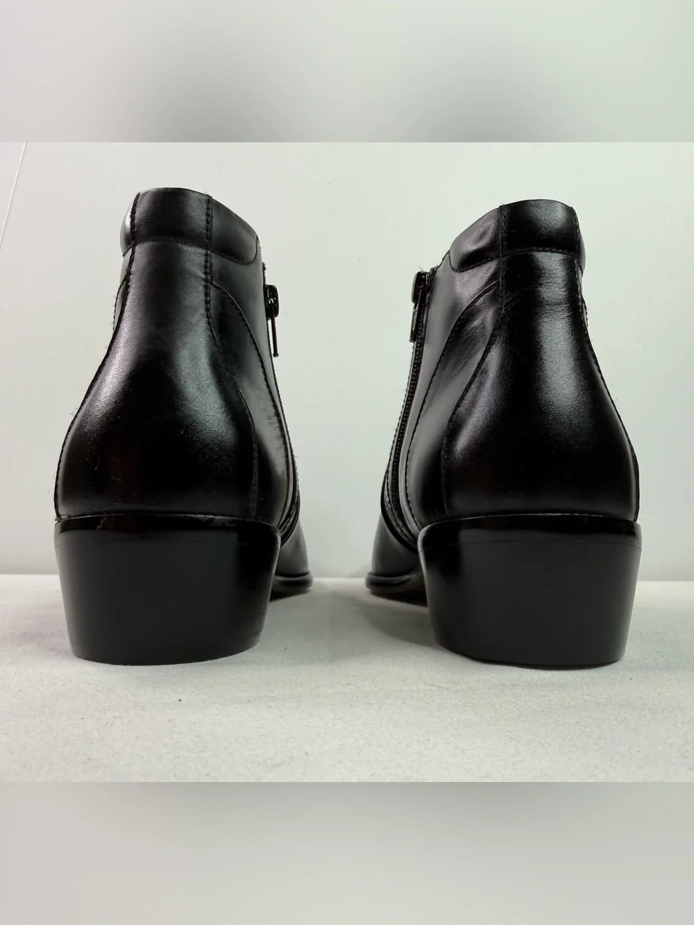 Elegante Leather Ankle Zipper Boots Made in Spain Size 7
